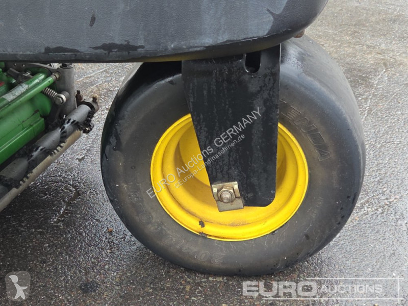 Zonas verdes jardins John Deere 2500E