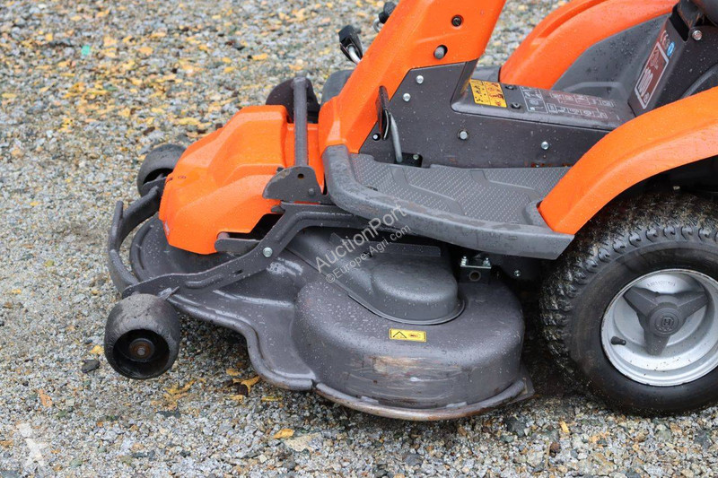 Zonas verdes Husqvarna R 216 AWD