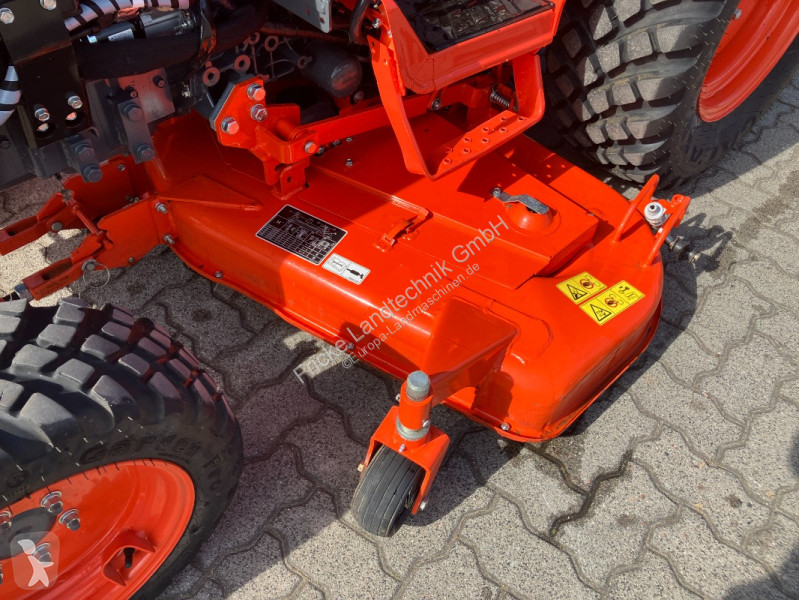 Zonas verdes jardins Kubota  LX 351
