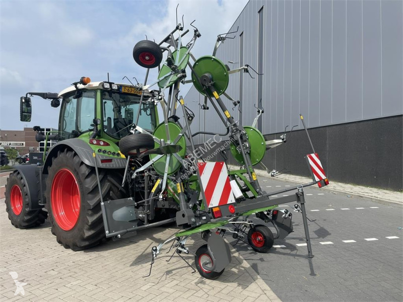 Kosenie lúk a sušenie sena Fendt Lotus 770