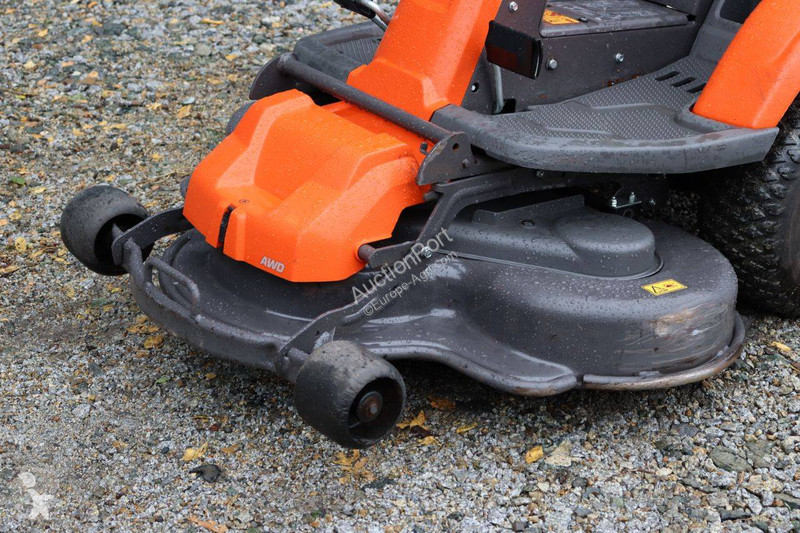 Zonas verdes Husqvarna R 216 AWD