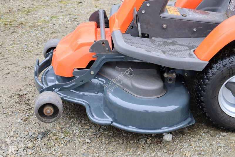 Zonas verdes Husqvarna R216 AWD