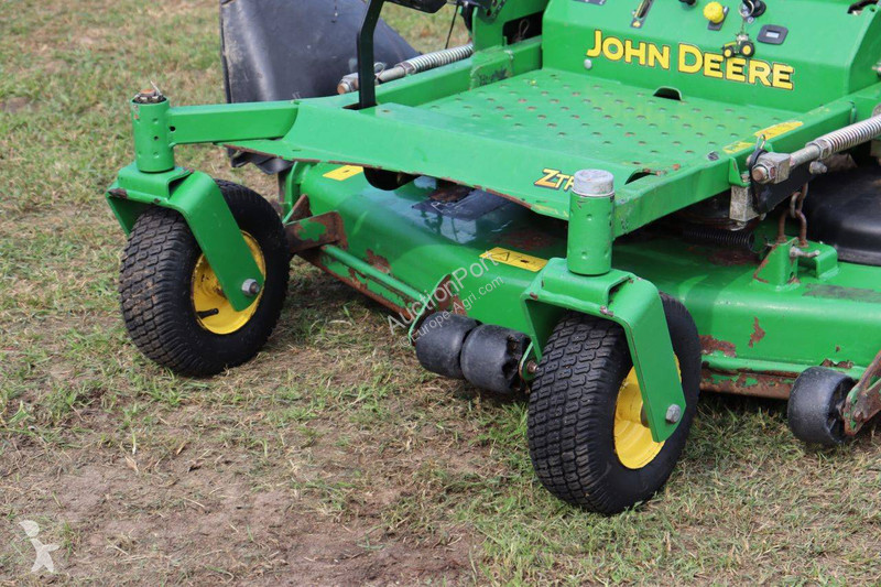 Zonas verdes John Deere ZTRAK 717E