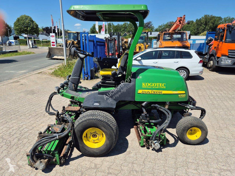 Espaces verts John Deere 8700 PC FM