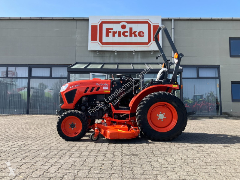 Zonas verdes jardins Kubota  LX 351