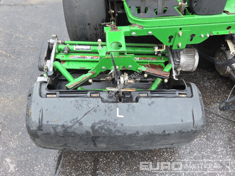 Zonas verdes jardins John Deere 2500E