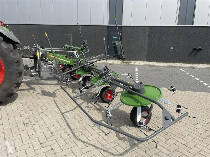 Kosenie lúk a sušenie sena Fendt Lotus 770