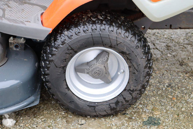 Zonas verdes Husqvarna R215TH