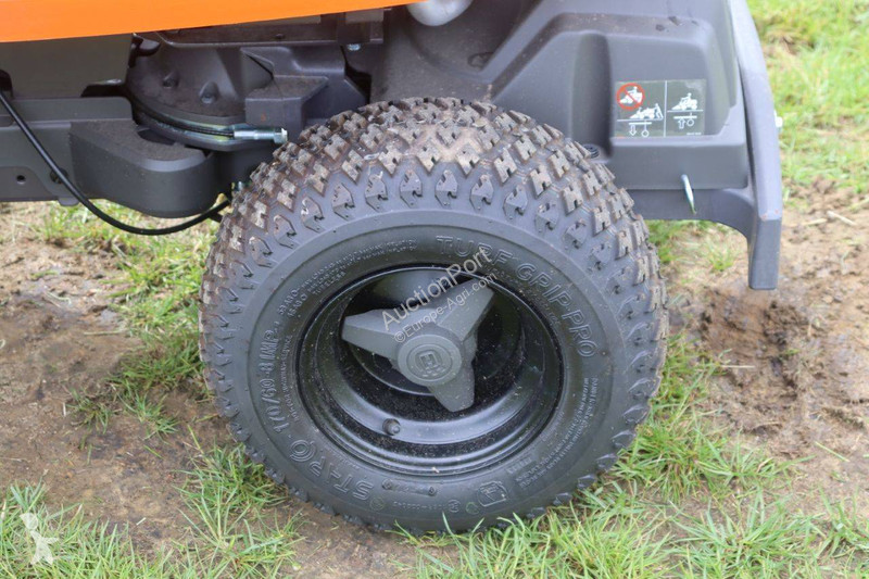 Espaces verts Husqvarna R214TC