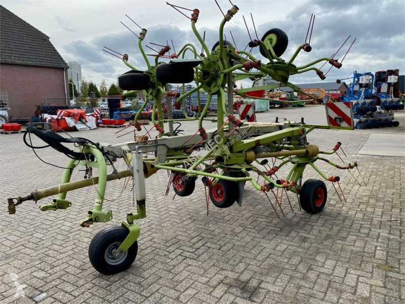 Zonas verdes jardins Claas volto 1050T