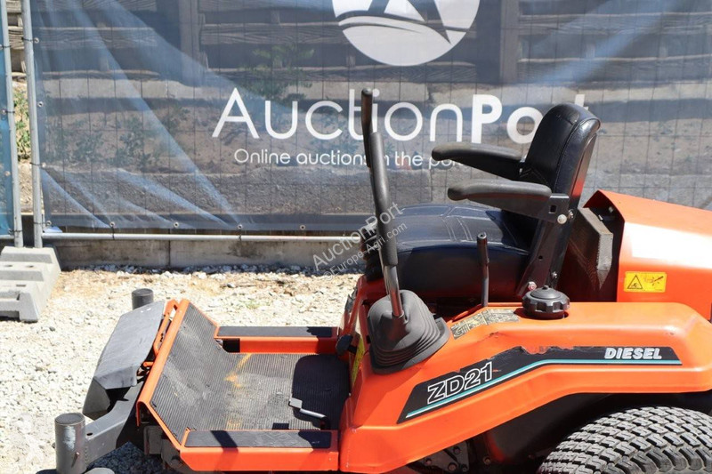 Zonas verdes Kubota ZD21-EC