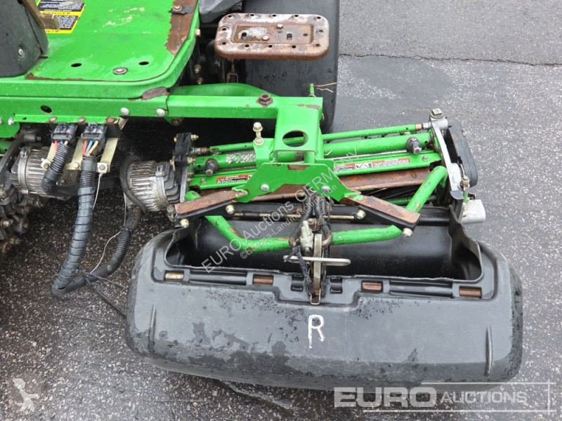 Zonas verdes jardins John Deere 2500E