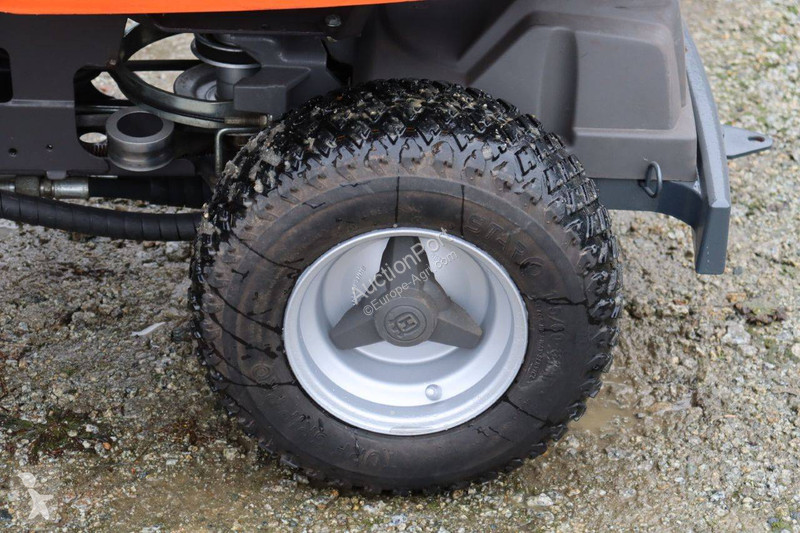 Zonas verdes Husqvarna R216 AWD