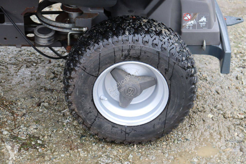 Zonas verdes Husqvarna R215TH