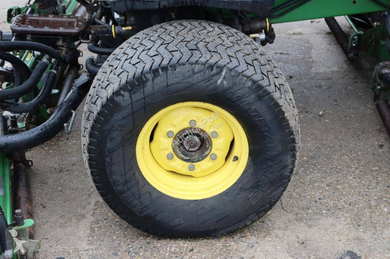 Zelené plochy John Deere 7500 PC FM
