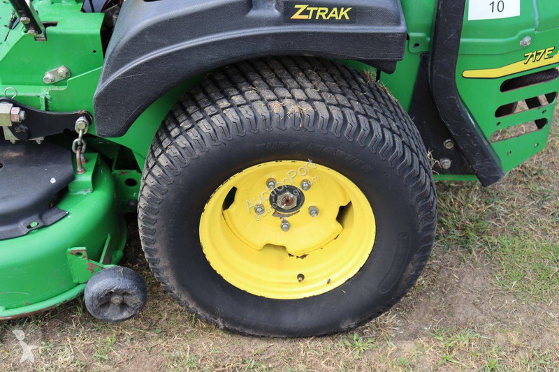 Zonas verdes John Deere ZTRAK 717E