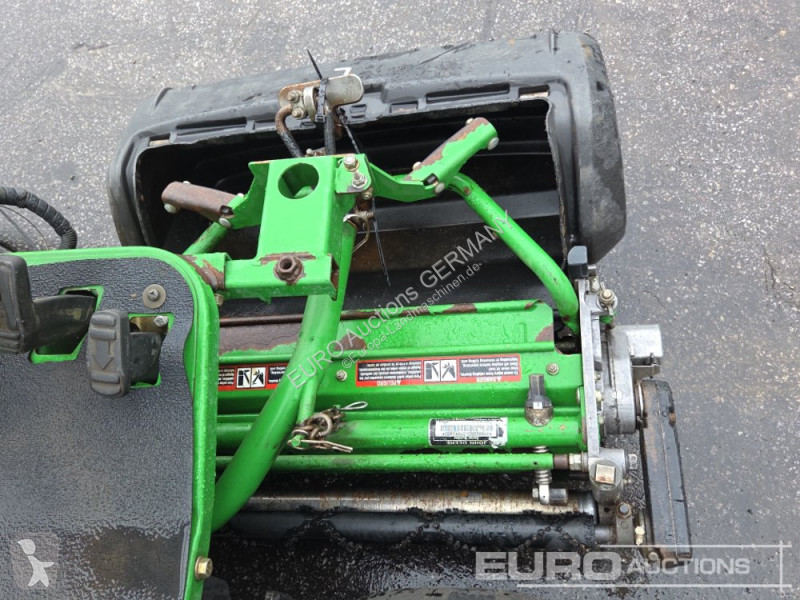 Zonas verdes jardins John Deere 2500E