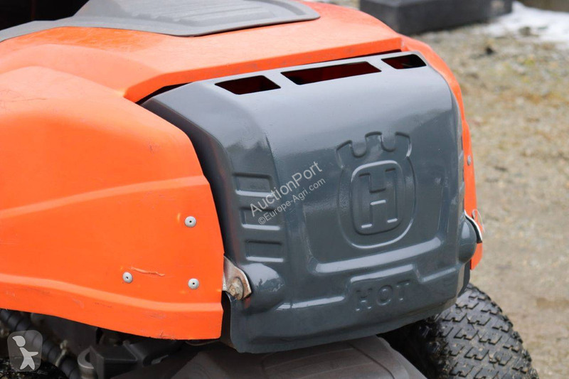 Zonas verdes Husqvarna R216 AWD