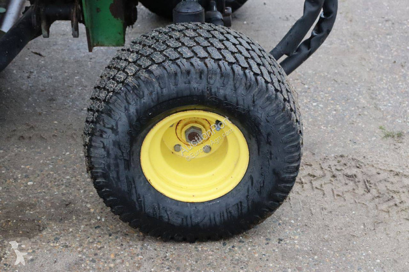 Zelené plochy John Deere 7500 PC FM