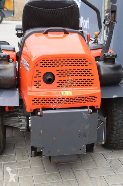 Zonas verdes Kubota ZD326S