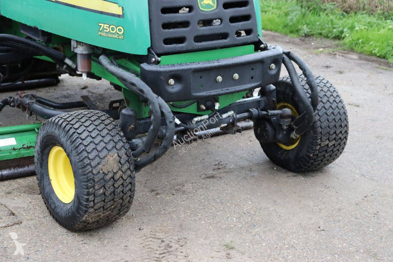 Zelené plochy John Deere 7500 PC FM