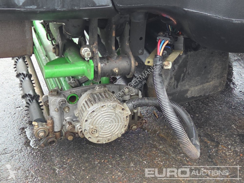Zonas verdes jardins John Deere 2500E