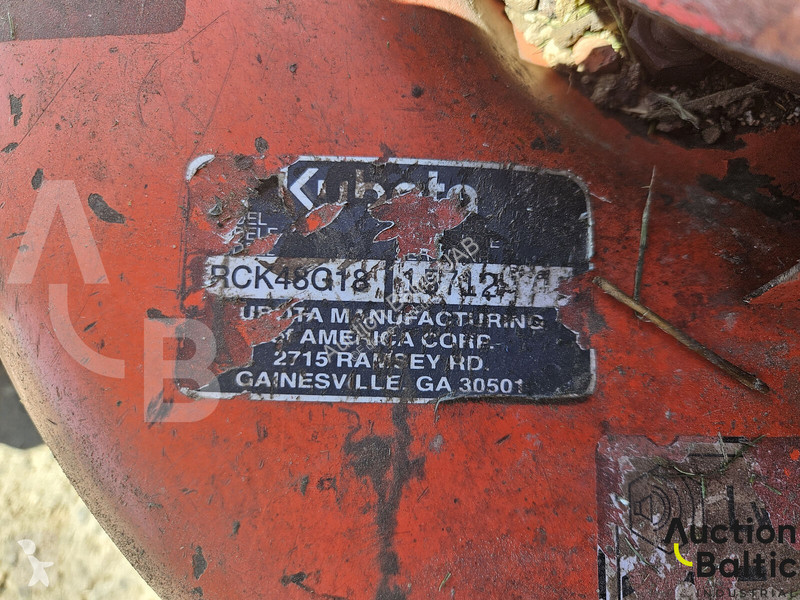 Zonas verdes jardins Kubota RCK48G18
