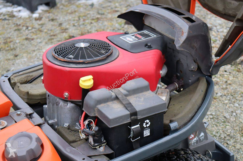 Zonas verdes Husqvarna R215TH