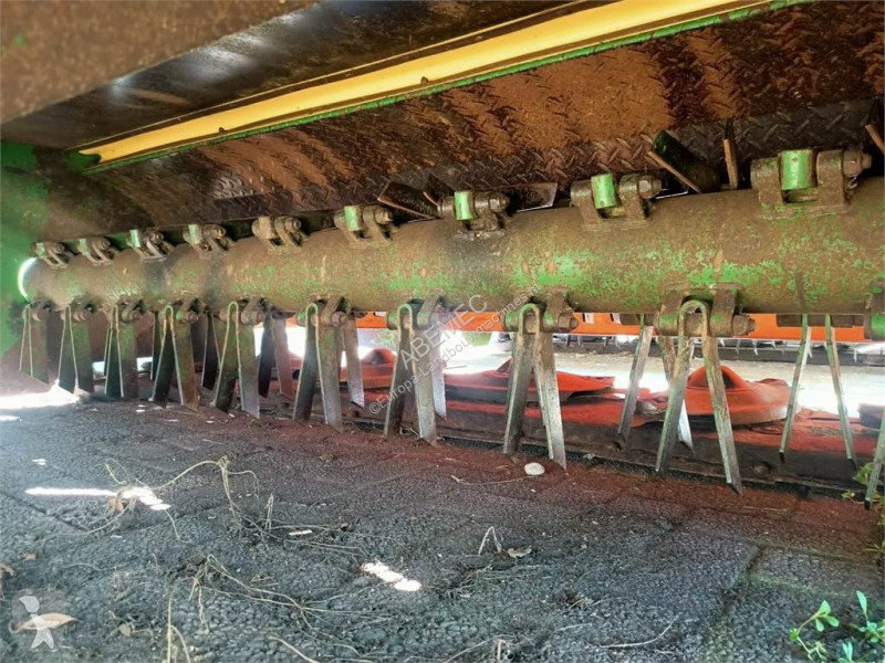 Zonas verdes Krone EC R 320 CV