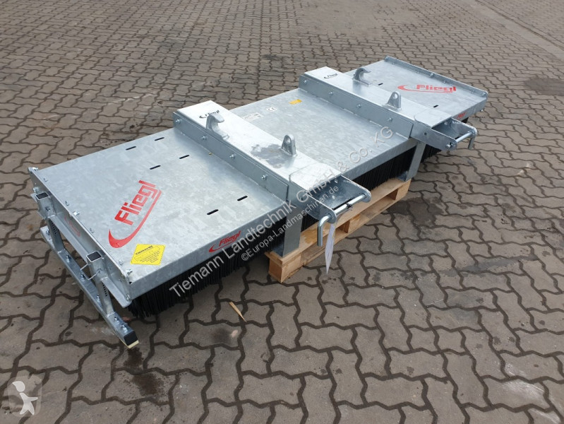 Espaces verts Fliegl Kehrbesen Löwe 3,00m*
