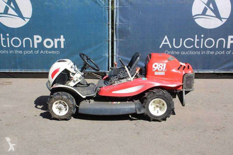 RM981 landscaping equipment