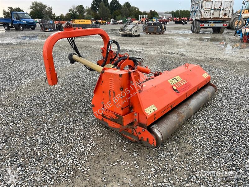 Zonas verdes jardins Tierre TCL 180 Flail Mower