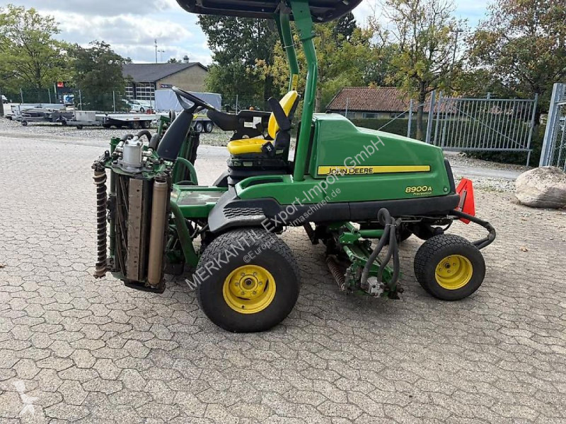 Tereny zielone John Deere  8900A