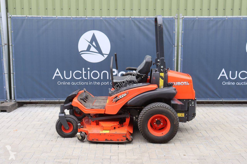Zonas verdes Kubota ZD326S