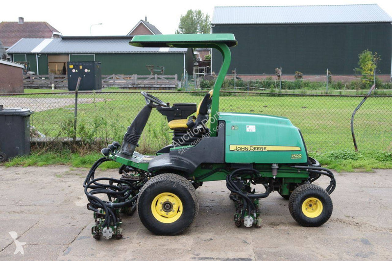 Zelené plochy John Deere 7500 PC FM