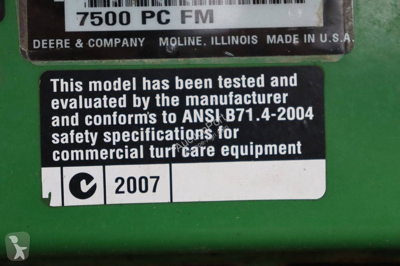 Zelené plochy John Deere 7500 PC FM