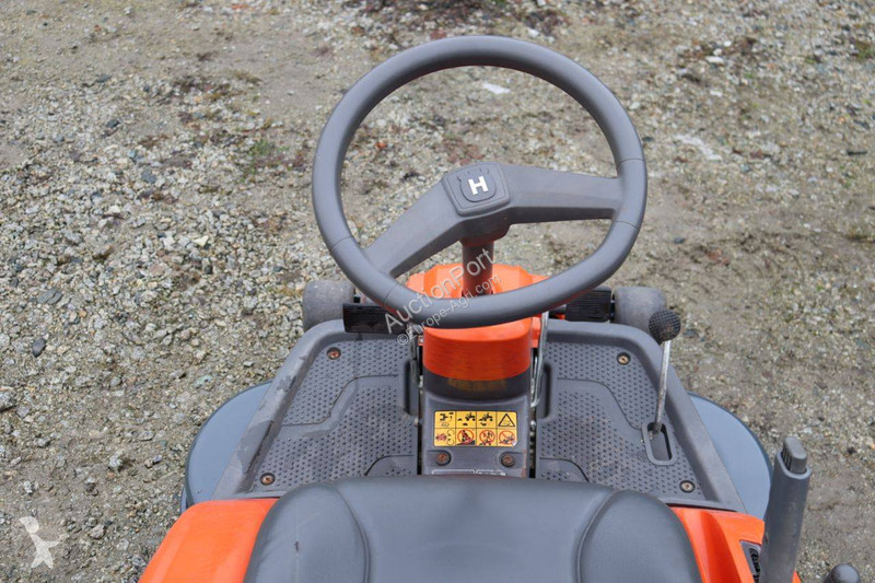 Zonas verdes Husqvarna R216 AWD