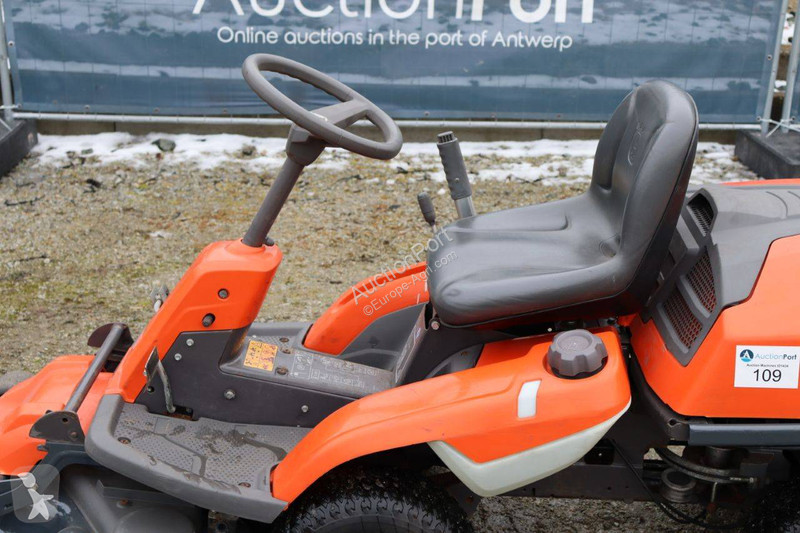 Zonas verdes Husqvarna R215TH