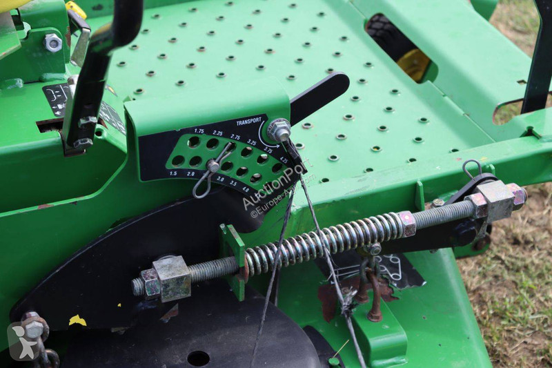 Zonas verdes John Deere ZTRAK 717E