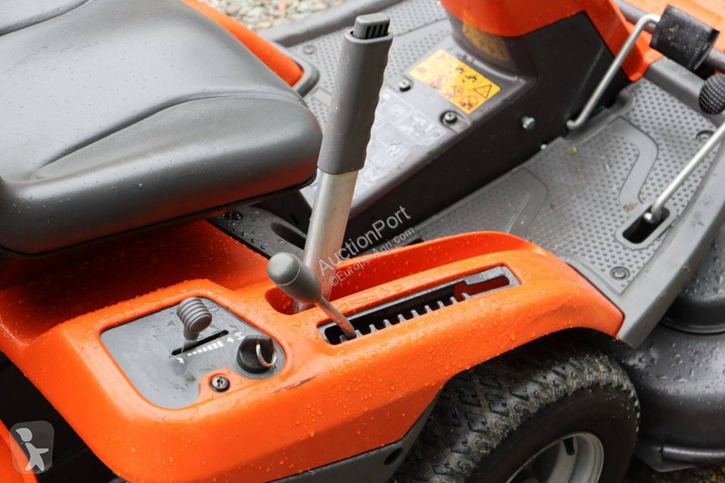 Zonas verdes Husqvarna R 216 AWD