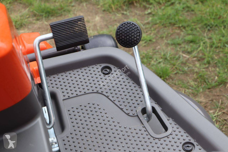 Espaces verts Husqvarna R214TC