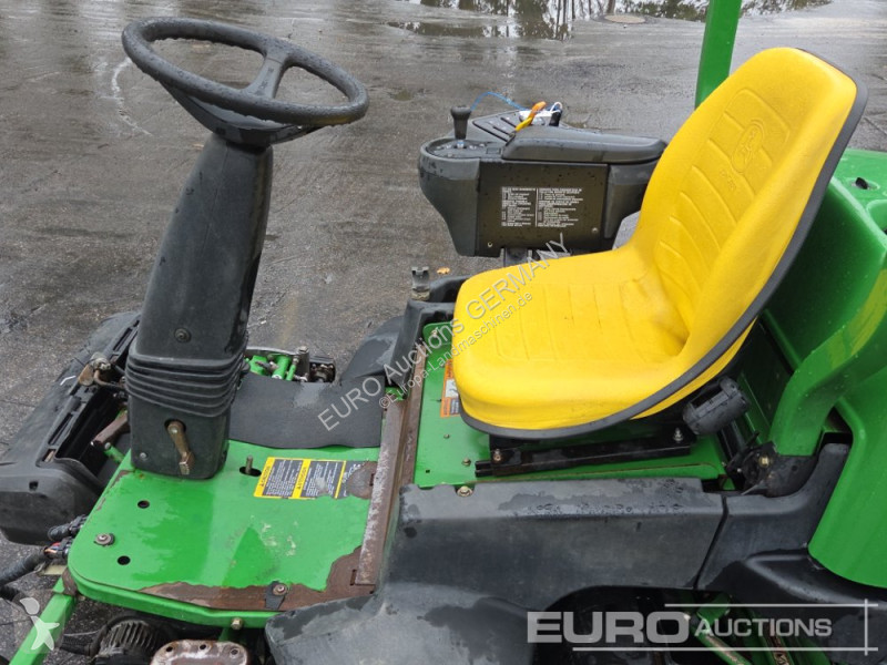 Zonas verdes jardins John Deere 2500E