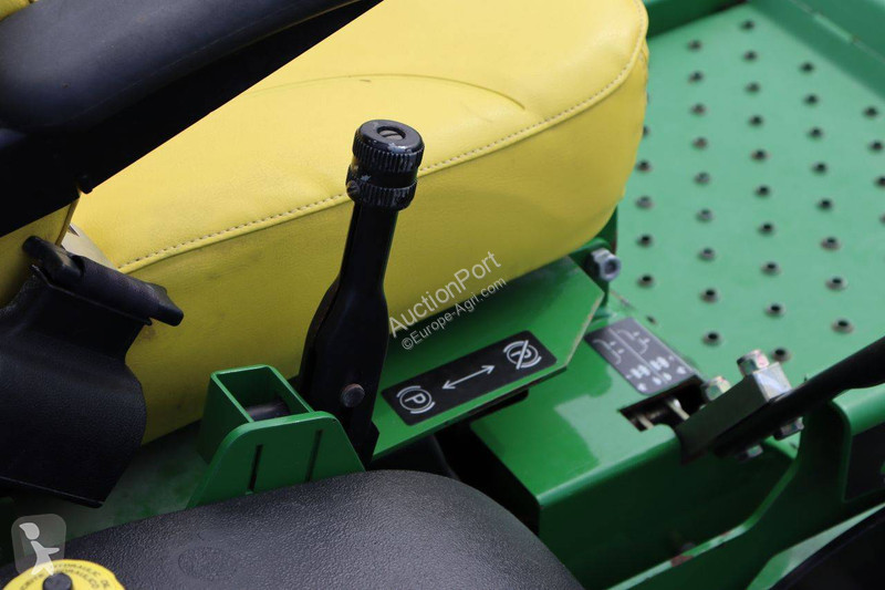 Zonas verdes John Deere ZTRAK 717E