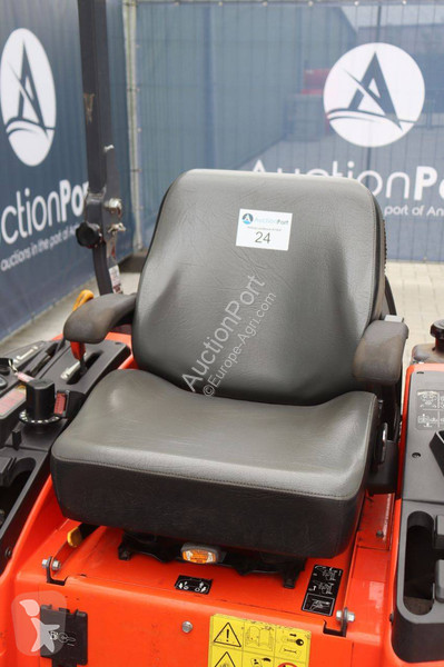 Zonas verdes Kubota ZD326S