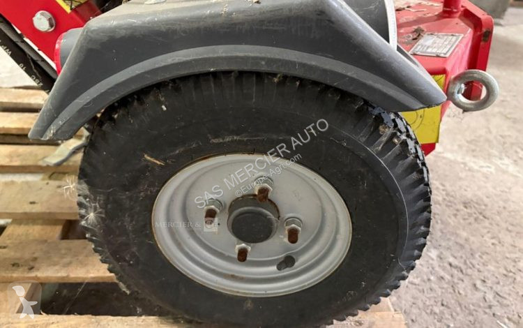Zelené plochy  cellule porte outils autotracte -