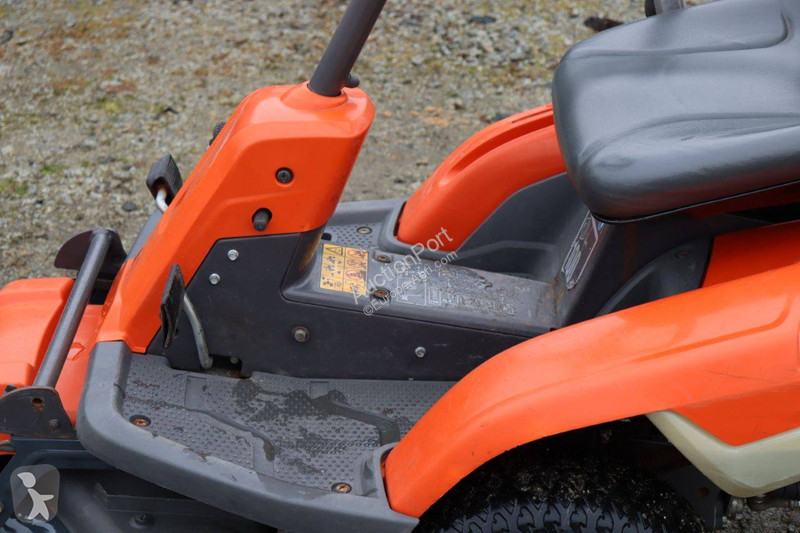 Zonas verdes Husqvarna R216 AWD