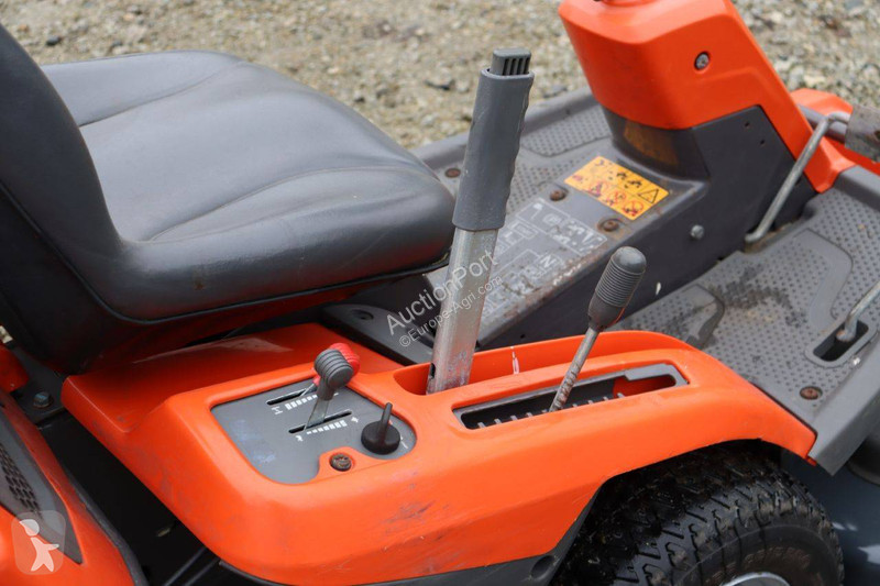 Zonas verdes Husqvarna R215TH