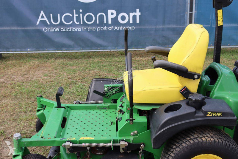Zonas verdes John Deere ZTRAK 717E
