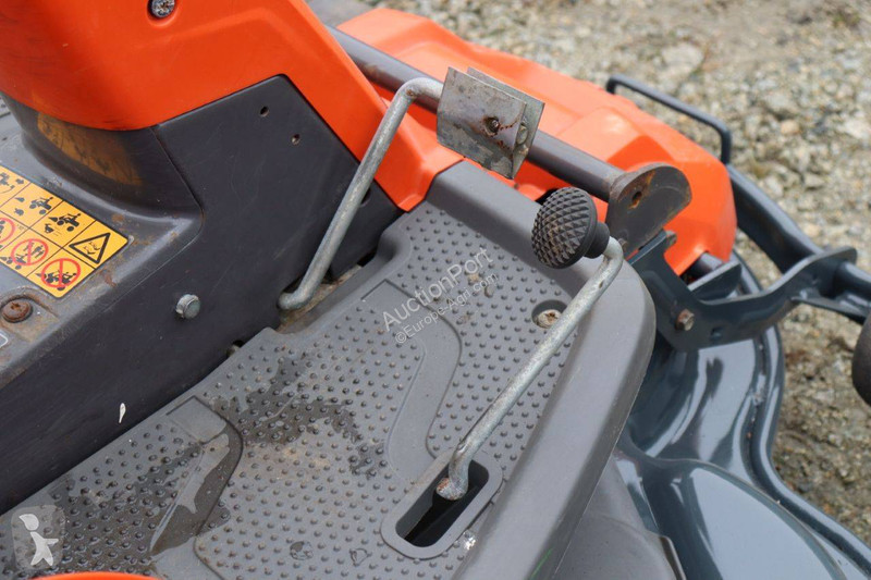 Zonas verdes Husqvarna R215TH