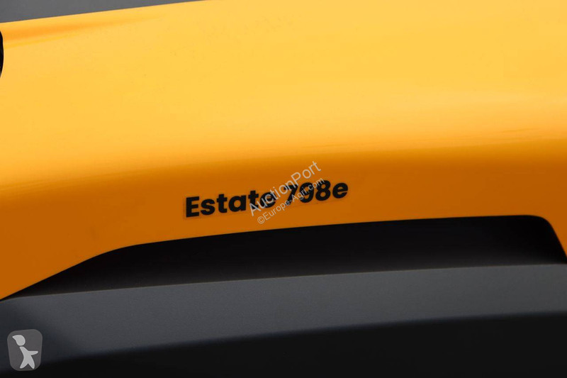 Zonas verdes Stiga Estate 798e